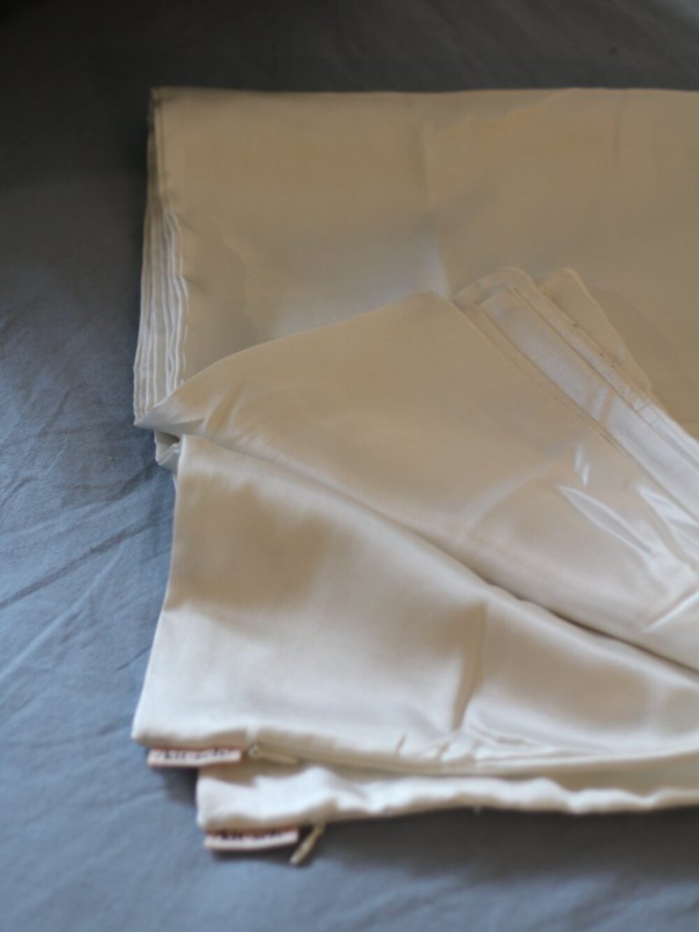 2x Kitsch Satin Pillowcases in Queen